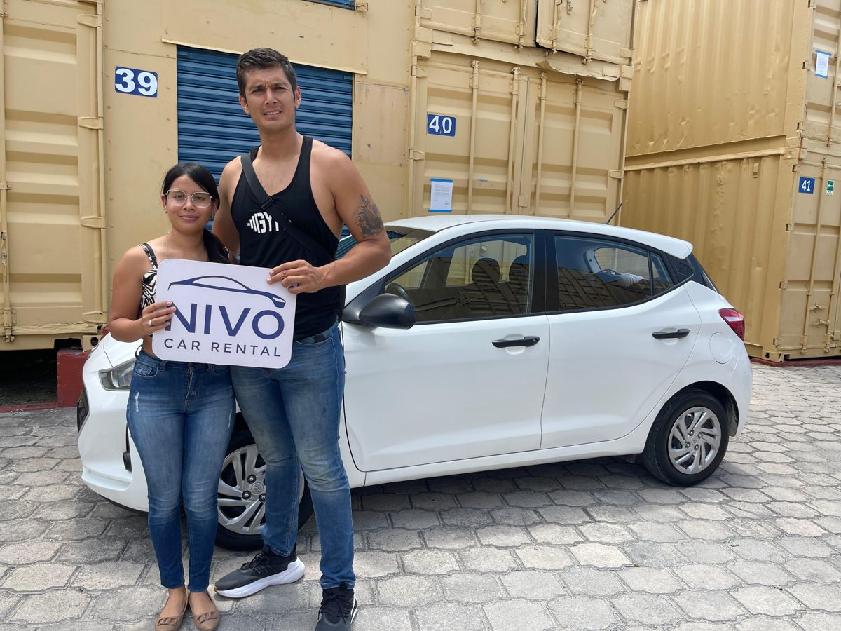 Cliente feliz de Nivo Car Rental en Cancún — entrega Julio 7