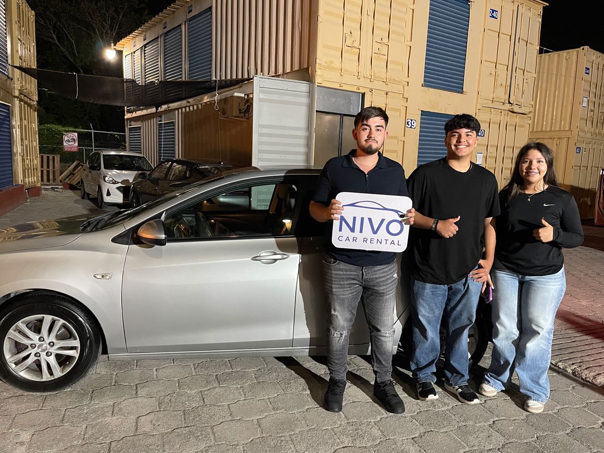 Cliente feliz de Nivo Car Rental en Cancún — entrega Julio 9