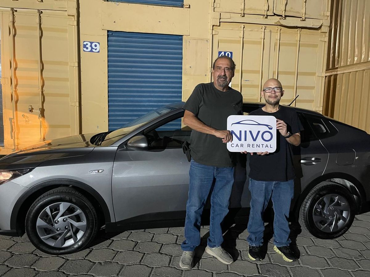 Cliente feliz de Nivo Car Rental en Cancún — entrega Julio 1